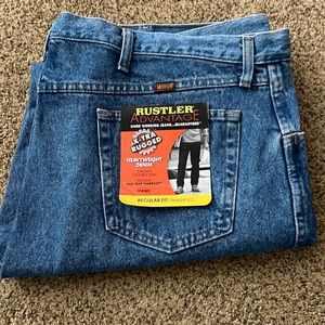 Men’s Wrangler Rustler Advantage Jeans. W42 x L30